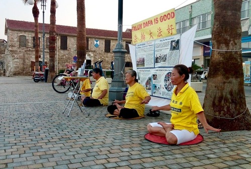 Image for article Kıbrıs: Falun Dafa Faaliyetleri Larnaka'da İlgi Gördü