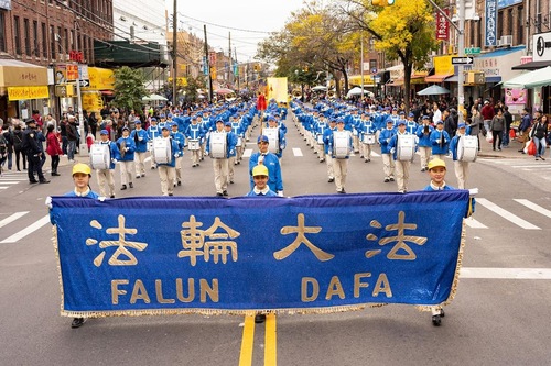 Image for article New York: Falun Dafa Geçit Töreni, Gelenekleri ve Komünist Bastırmadan Özgür Olmayı Teşvik Etti