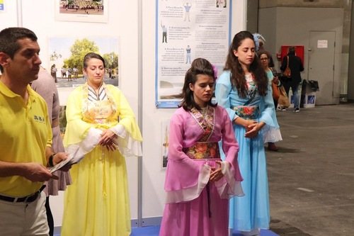 Image for article Madrid, İspanya: Falun Gong, BioCultura Fuarında Temsil Edildi