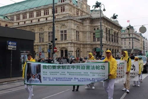 Image for article Avusturya: Falun Gong Geçit Töreni Barışçıl ve Muhteşem Bir İzlenim Yarattı