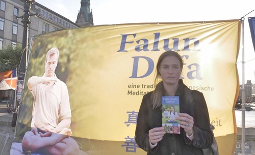 Image for article Hamburg, Almanya:  Falun Gong İçin Farkındalık ve Destek Oluşturma