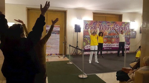 Image for article Romanya:  “Beden-Zihin-Ruh” Fuarında Falun Dafa Tanıtıldı