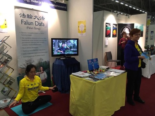 Image for article Finlandiya: Helsinki Kitap Fuarı'nda Falun Dafa'nın Tanıtımı Yapıldı