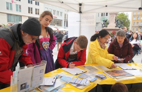 Image for article  Almanya:  Falun Gong Münih Ekim Festivalinde Tanıtıldı
