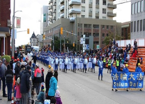 Image for article Kanada: Şükran Günü Geçit Töreninde Tian Guo Bando Takımı “Mutlaka Görülmesi Gereken” 