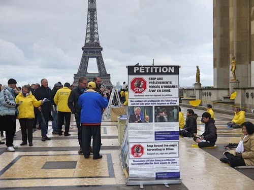 Image for article Fransa: Falun Dafa Bilgilendirme Günü Etkinliği Paris'te Düzenlendi