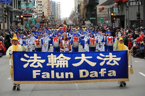 Image for article Kanada: Tian Guo Bando Takımı Montreal Noel Geçit Töreni Sırasında Coşkuyla Alkışlandı