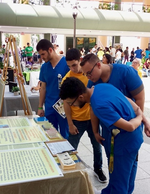 Image for article Porto Riko: Guayama Şehrindeki Vegan Festivalinde Falun Dafa Tanıtımı