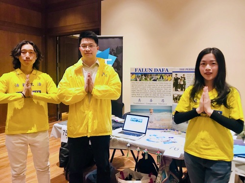 Image for article NYU Falun Dafa Kulübü, Bahar Kulübü Festivalinde Uygulamayı Paylaşıyor