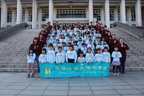 Image for article Minghui Çocuk Kampı: Doğruluk-Merhamet-Hoşgörü Her Yöne Yayılıyor