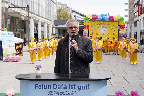 Image for article Almanya: Seçilmiş Yetkililer Dünya Falun Dafa Gününü Kutlamak İçin Tebrik Mektupları Gönderdiler (1)