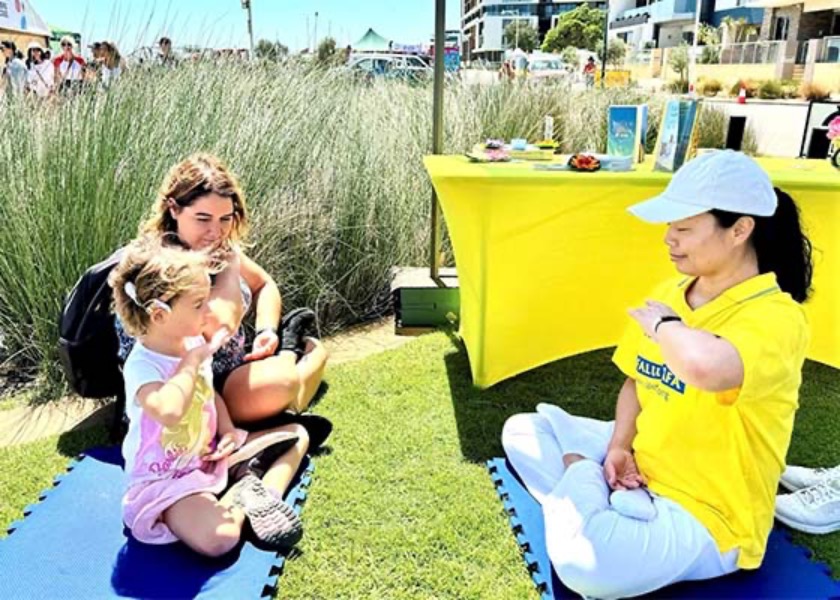 Image for article ​Avustralya: Falun Dafa, Perth'teki Coogee Live Toplum Etkinliğinde İyi Karşılandı