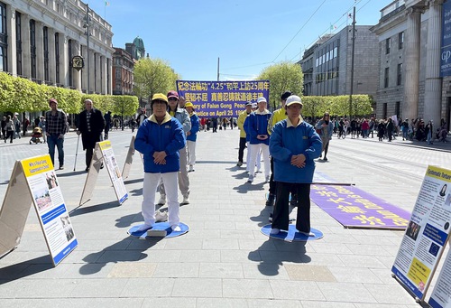 Image for article İrlanda, Dublin: 25 Nisan Çağrısı Bir Miting İle Anıldı ve İnsanların Falun Dafa Hakkında Bilgi Edinmesine Yardımcı Oldu