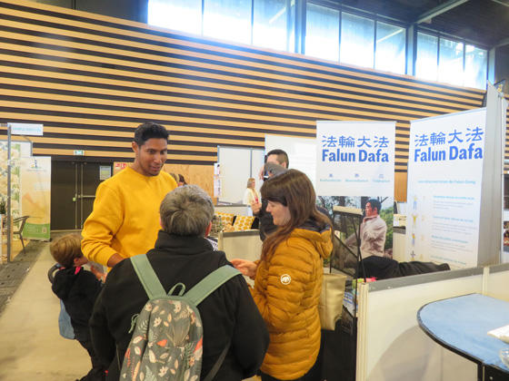 Image for article Fransa: Uygulayıcılar Reims'deki Sergide Falun Dafa'yı Tanıttı