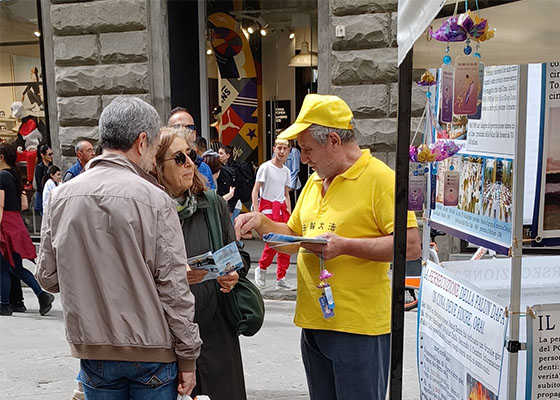 Image for article İtalya: Çeşitli Şehirlerdeki Faaliyetler İnsanları Falun Dafa Hakkında Bilgilendirdi