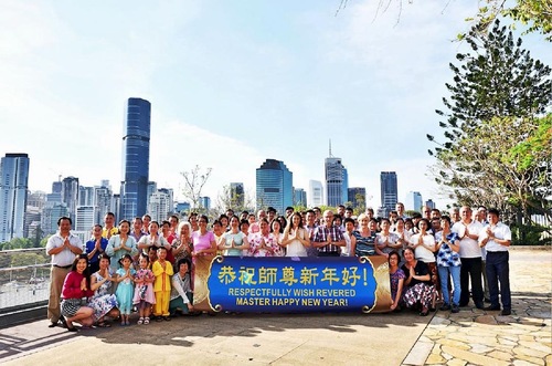 Image for article Avustralya: Uygulayıcılar Falun Gong'un Kurucusuna Mutlu Yıllar Diliyor ve En Derin Şükranlarını Sunuyor