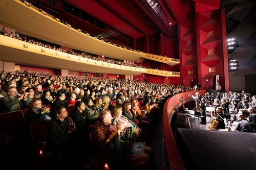 Image for article Shen Yun Sahne Sanatları 2020 İki ABD Şehri’nin Sahnelerini Güzelleştiren Dünya Turuna Başladı