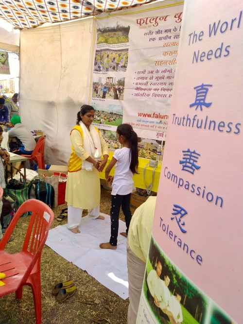 Image for article Hindistan: On Binlerce Yıllık Koregaon Bhima Etkinliğinde Falun Dafa İlgi Çekti