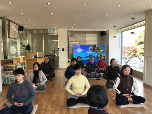 Image for article Güney Kore’deki Yeni Uygulayıcılar: Falun Gong’u Öğrenmek Çok Kıymetli Bir Fırsat