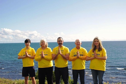 Image for article Avustralya: Üç Kuşak Bir Aile Falun Dafa'nın Kurucusuna Minnettarlığını Dile Getirdi