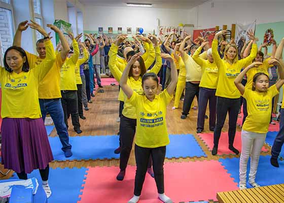 Image for article Rusya: Falun Dafa Uygulayıcıları Fa Çalışmak ve Deneyimlerini Paylaşmak İçin Bir Araya Geldi