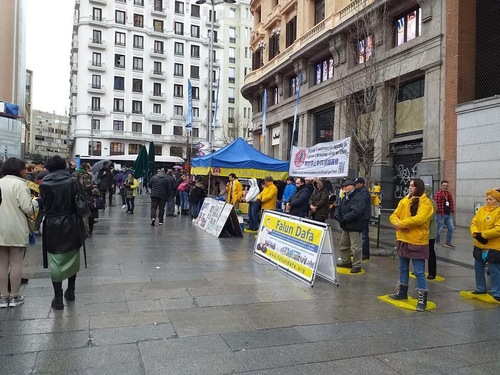 Image for article Falun Gong Uygulayıcıları Madrid'de İmza Kampanyası Düzenledi