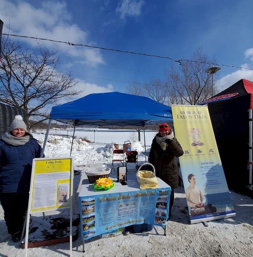 Image for article Kanada: Quebec, Sherbrooke'te Falun Gong Tanıtımı