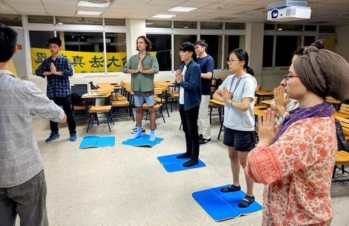 Image for article Tayvan Üniversiteleri: Öğrenci Kulübü Etkinliklerinde Falun Dafa Tanıtımı