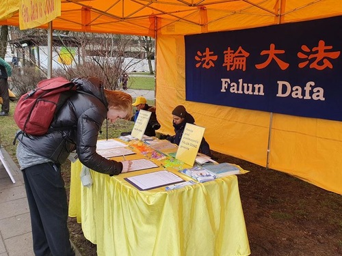 Image for article Litvanya: Falun Gong Uygulayıcıları Tanıtım Faaliyetleri Düzenledi