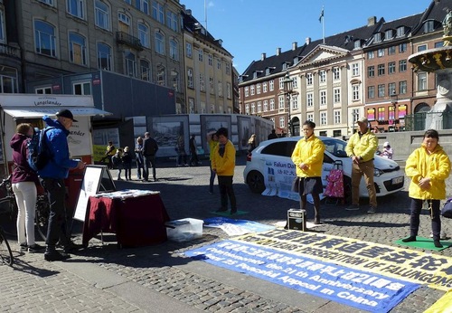 Image for article Danimarka: Falun Gong Uygulayıcıları Pekin'de Yapılan Barışçıl Prostestoyu Andı