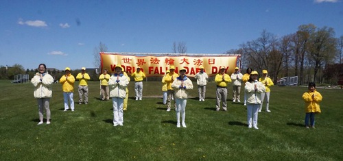 Image for article Michigan'daki Falun Dafa Uygulayıcıları Shifu Li'nin Doğum Günü ve Dünya Falun Dafa Gününü Kutladılar