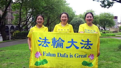 Image for article İngiltere Genelindeki Uygulayıcılar Dünya Falun Dafa Gününü Kutladılar ve Shifu Li'ye Mutlu Yıllar Dilediler