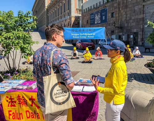 Image for article İsveç: Falun Dafa Uygulayıcıları Zulüm Hakkındaki Bilinci Arttırdı