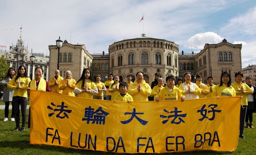 Image for article Oslo, Norveç: Falun Dafa Uygulayıcıları Dünya Falun Dafa Gününü Kutladılar