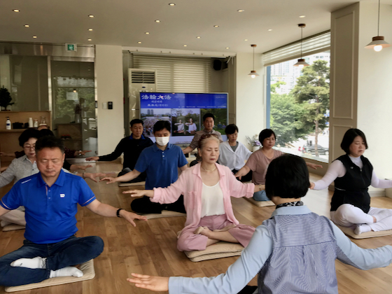 Image for article Güney Kore, Seul: 9 Günlük Falun Dafa Atölyelerinde Umut ve Şifa