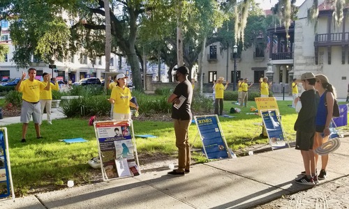 Image for article Florida: St. Augustine'de Düzenlenen Nöbetle Komünist Rejimin 21 Yıllık Falun Gong Zulmüne Dikkat Çekildi