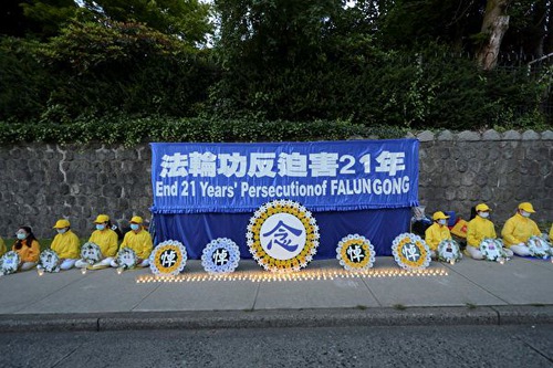 Image for article Kanada: Vancouver'daki Falun Dafa Uygulayıcıları 21 Yıldır Devam Eden Zulmü Anmak İçin Çin Konsolosluğunu Dışında Toplandı
