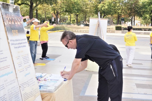 Image for article Paris'teki Falun Gong Faaliyetleri Halkın Desteğini Aldı