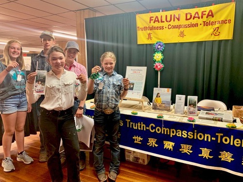 Image for article Kuzeybatı Montana Fuarı: Yerel Politikacılar Falun Dafa'yı Destekliyor