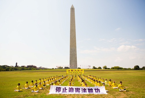 Image for article Washington, D.C: Falun Gong Uygulayıcıları Çin'deki Zulme Barışçıl Direnişinin 21. Yılını Andılar