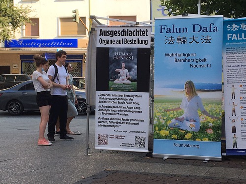 Image for article Frankfurt, Almanya: Toplumun Her Kesiminden İnsanlar Zulmü Kınamak İçin Dilekçe İmzaladı