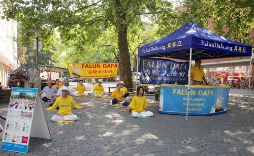 Image for article Münih, Almanya: Falun Dafa Uygulayıcıları Tanıtım Günü Düzenledi