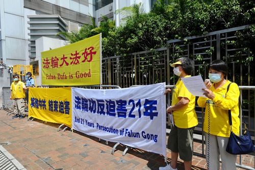 Image for article Hong Kong: Meclis Üyeleri, ÇKP Rejiminin Şiddetine Rağmen Falun Gong'un Gösterdiği Azmi Övdü 