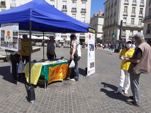 Image for article Fransa: Nantes Sakinleri Çin'deki Falun Gong Zulmünün Bitmesi İçin Dilekçe İmzaladılar