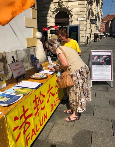 Image for article Avusturya, Graz'daki Vatandaşlara Falun Gong Zulmüne Son Verilmesi İçin Harekete Geçme Çağrısı Yapıldı