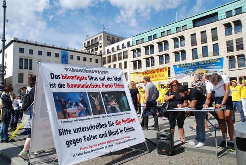 Image for article Berlin, Almanya: İnsanlar Falun Dafa ile Umut Buluyorlar