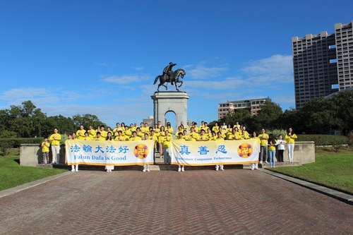 Image for article Houston'dan Falun Gong Uygulayıcıları Şükran Gününde Shifu'ya Teşekkür Ettiler