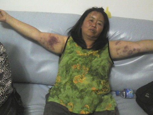 Image for article Kunming'den Bir Kadına İnancı İçin Dört Yıl Hapis Cezası Verildi, Ebeveynleri Stresten Öldü