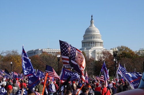 Image for article Washington, D.C .: Yüz Binlerce Kişi Başkan Trump'a Desteklerini Göstermek İçin ABD'nin Başkentinde Bir Araya Geldi