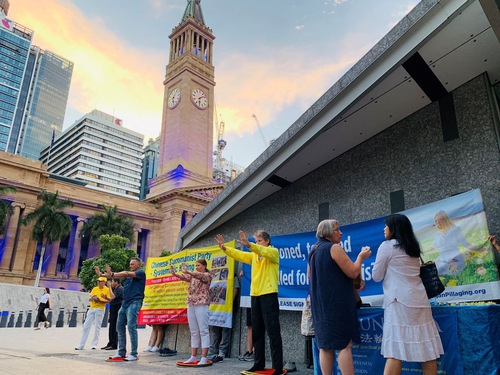 Image for article Brisbane, Avustralya: Halk Falun Gong'u Destekliyor